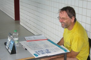 Aquaball Cheforganisator Arno am Schiri-Tisch